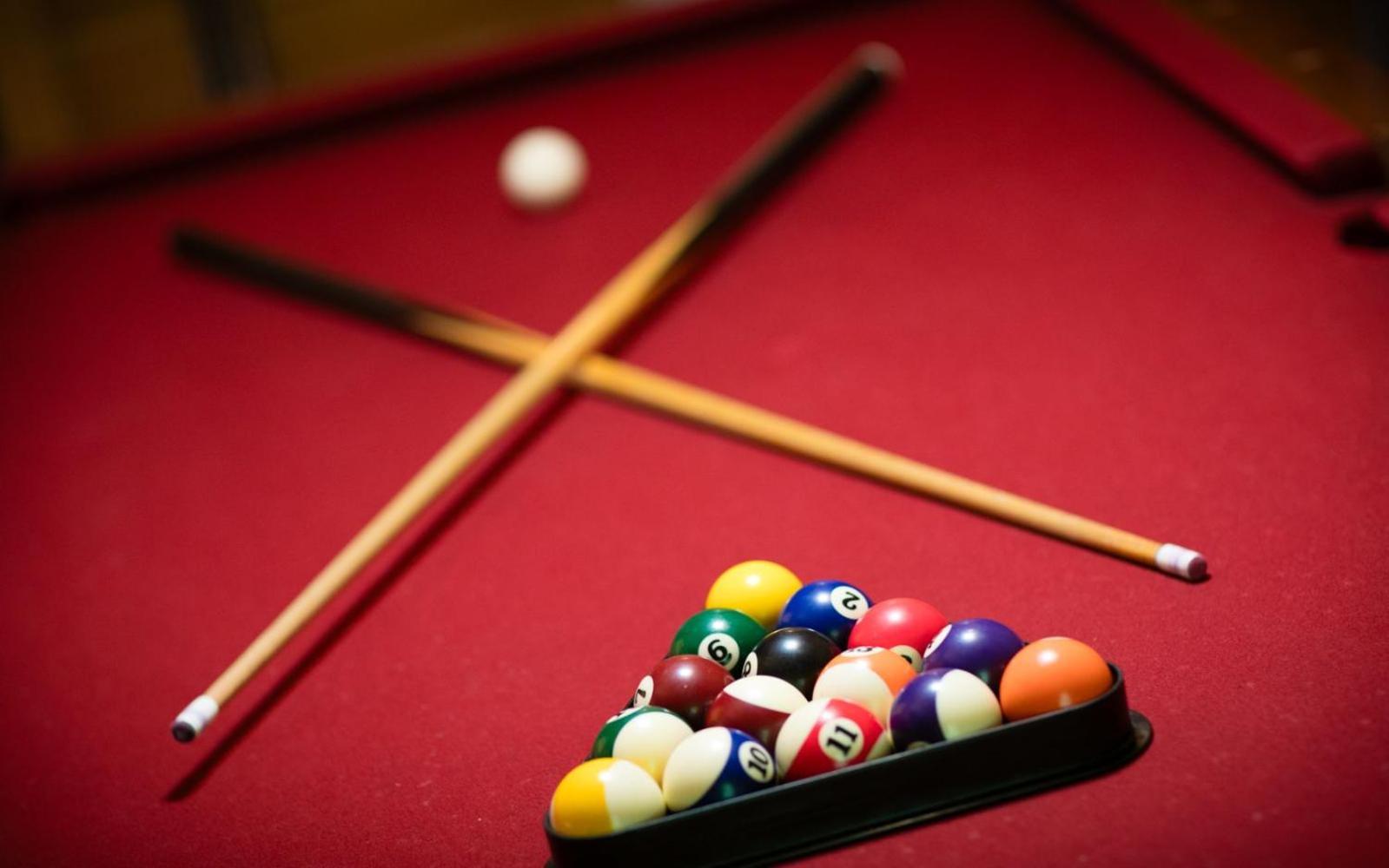 Hugs N Kisses Pool Table Hot Tub Pool Table Community Pool Close To Downtown Gatlinburg Kültér fotó
