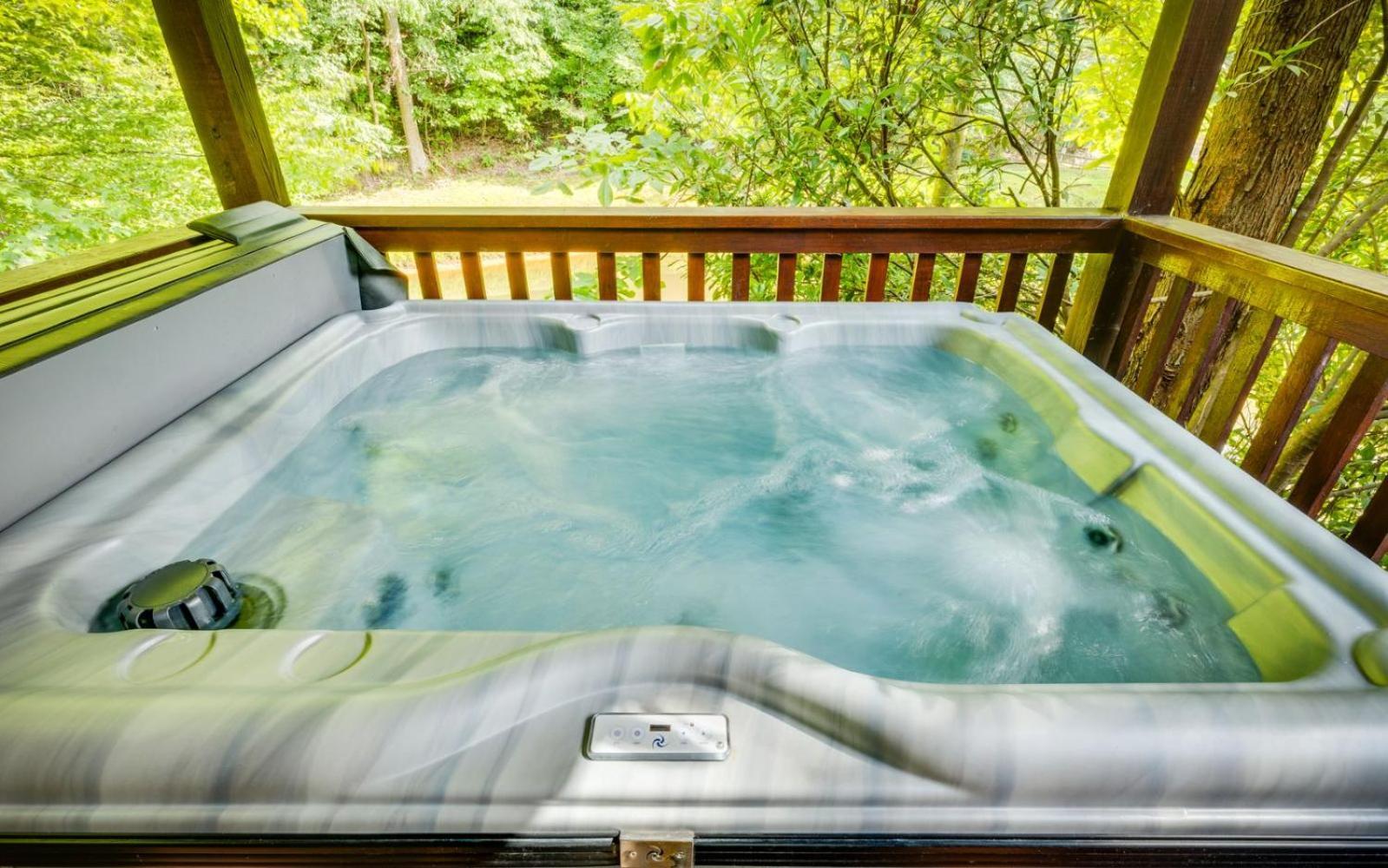 Hugs N Kisses Pool Table Hot Tub Pool Table Community Pool Close To Downtown Gatlinburg Kültér fotó